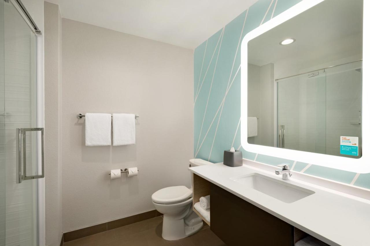 Avid Hotels Milwaukee West - Waukesha By Ihg Pewaukee Exterior photo